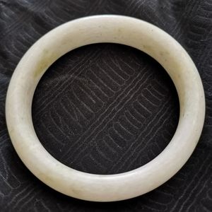 SOLD - Jade bangle bracelet (nephrite variety - Lantian)